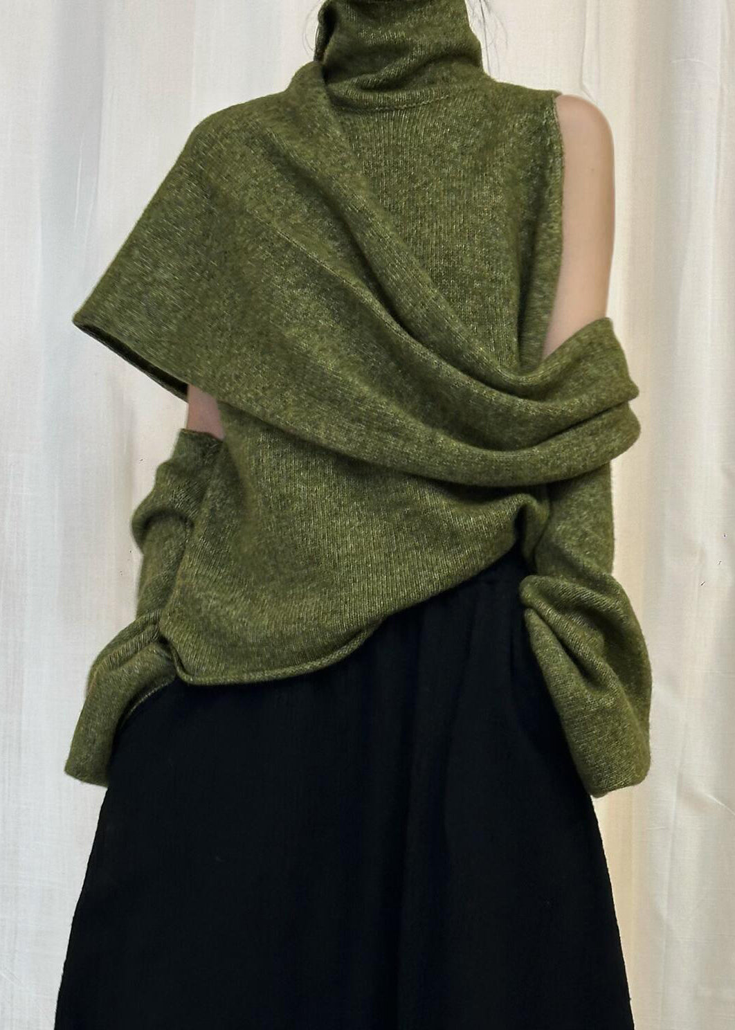 Effortlessly Elegant Sweater with a Timeless Design