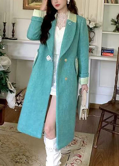 Well Tailored Coat with a Graceful Silhouette