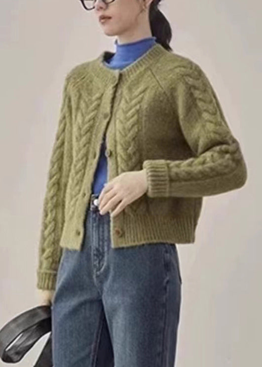 Well Tailored Sweater with a Graceful Silhouette