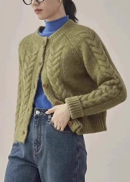 Well Tailored Sweater with a Graceful Silhouette