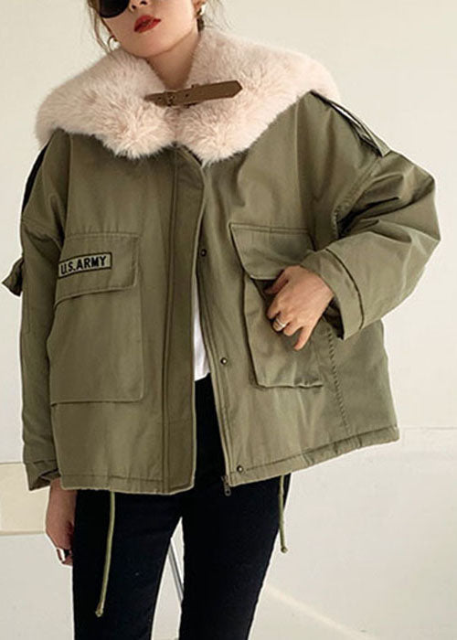 Effortlessly Elegant Coat with a Timeless Design