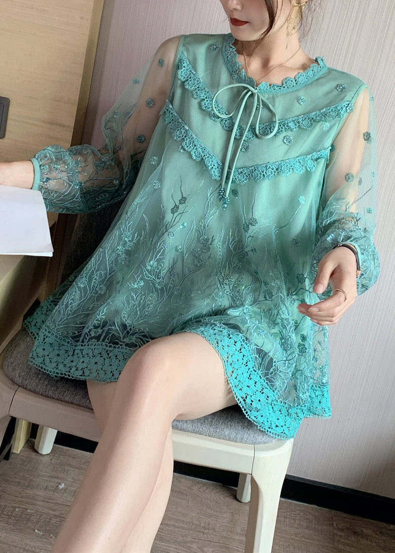 Well Tailored Top with a Graceful Silhouette