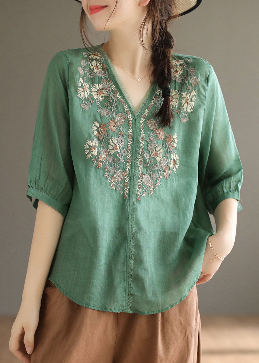 Effortlessly Elegant Blouse with a Timeless Design