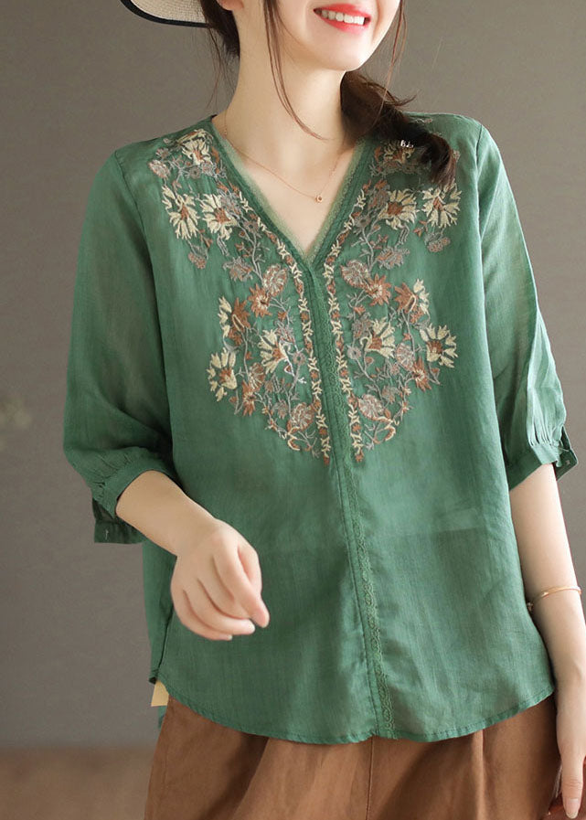 Effortlessly Elegant Blouse with a Timeless Design