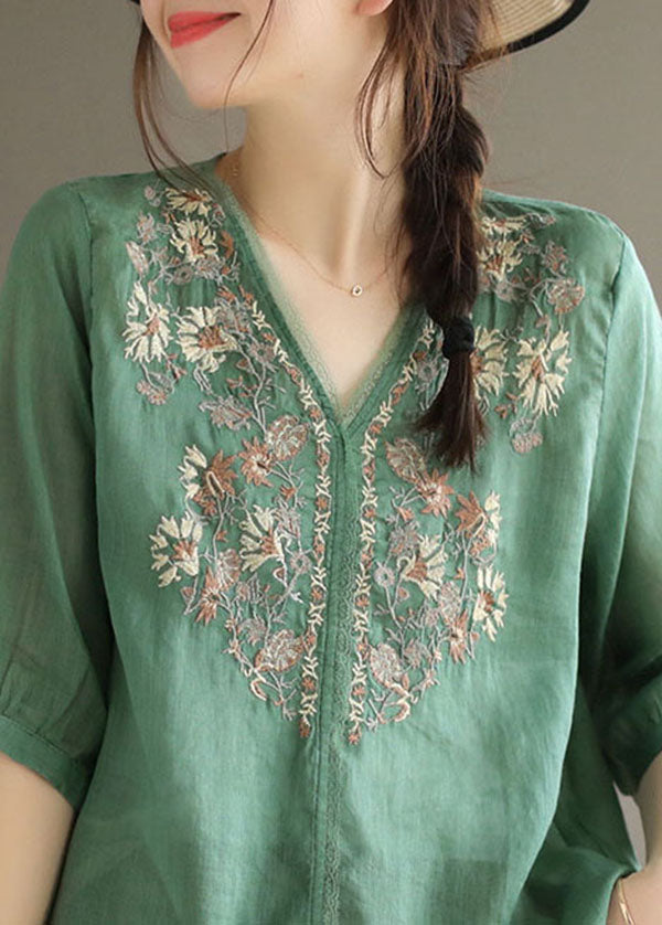 Effortlessly Elegant Blouse with a Timeless Design