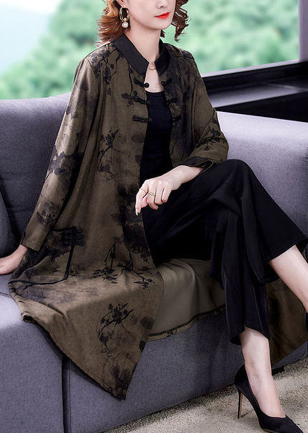 A Vintage Style Coat with Delicate Timeless Details