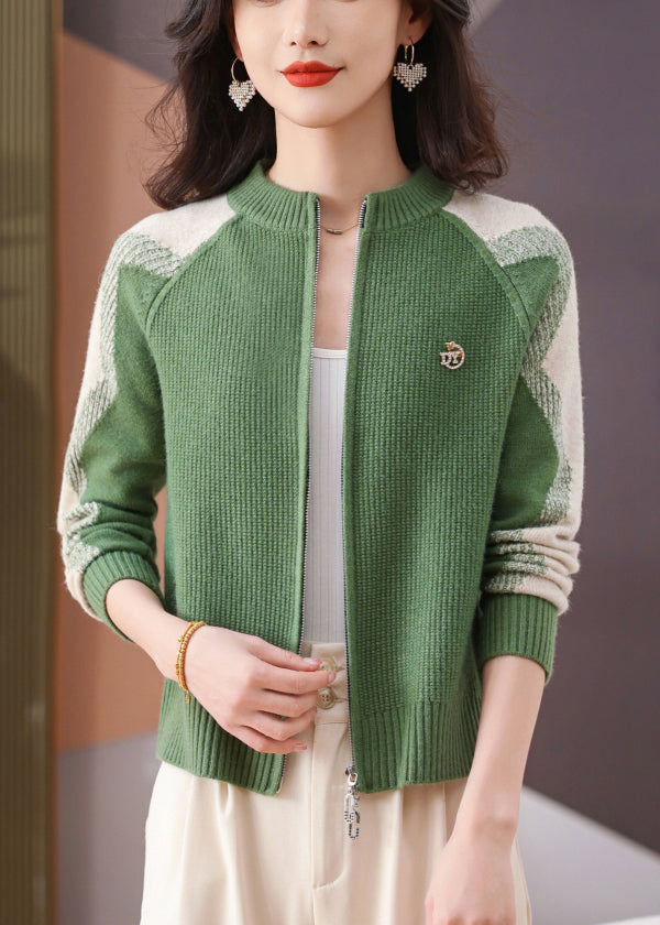 Effortlessly Elegant Garment with a Timeless Design