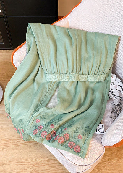 Effortlessly Elegant Pants with a Timeless Design