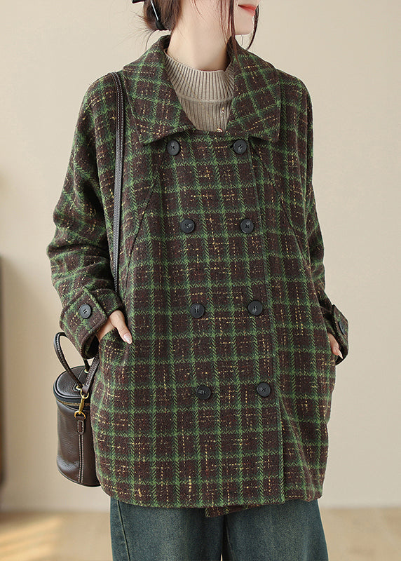 Well Tailored Coat with a Graceful Silhouette