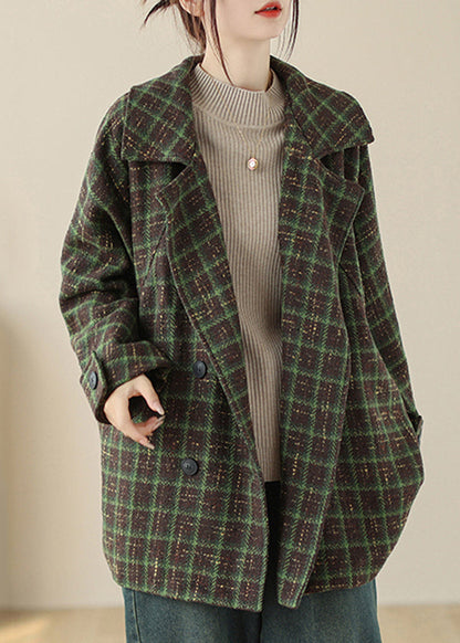 Well Tailored Coat with a Graceful Silhouette