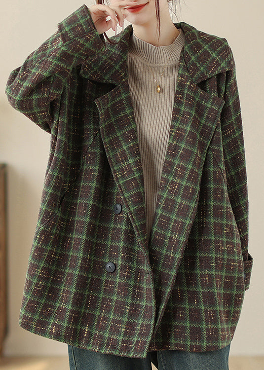 Well Tailored Coat with a Graceful Silhouette