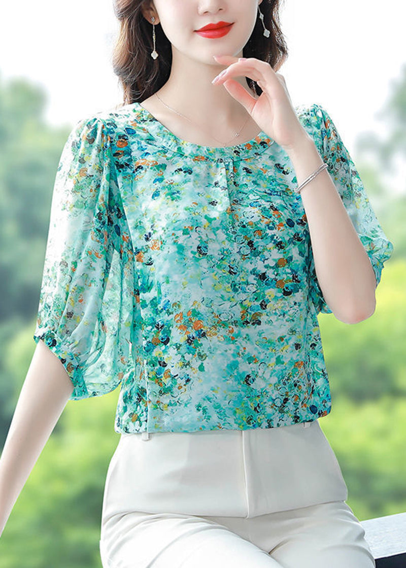 Classic Vintage Blouse with a Flattering Fit