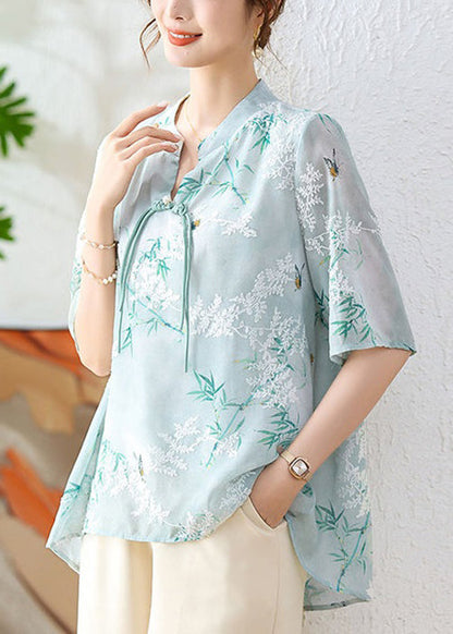 Sophisticated Blouse with a Clean Classic Look