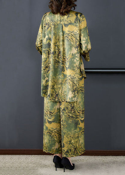 Effortlessly Elegant Pants with a Timeless Design