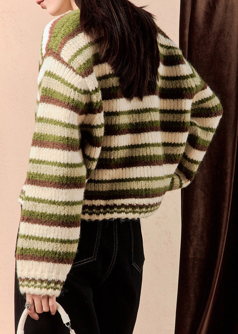 Classic Vintage Sweater with a Flattering Fit