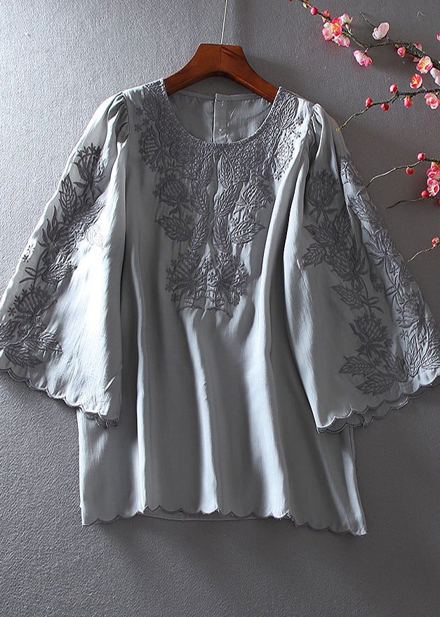 Classic Vintage Shirt with a Flattering Fit