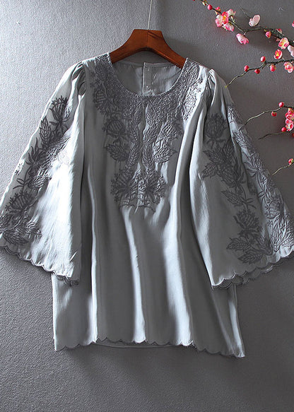 Classic Vintage Shirt with a Flattering Fit