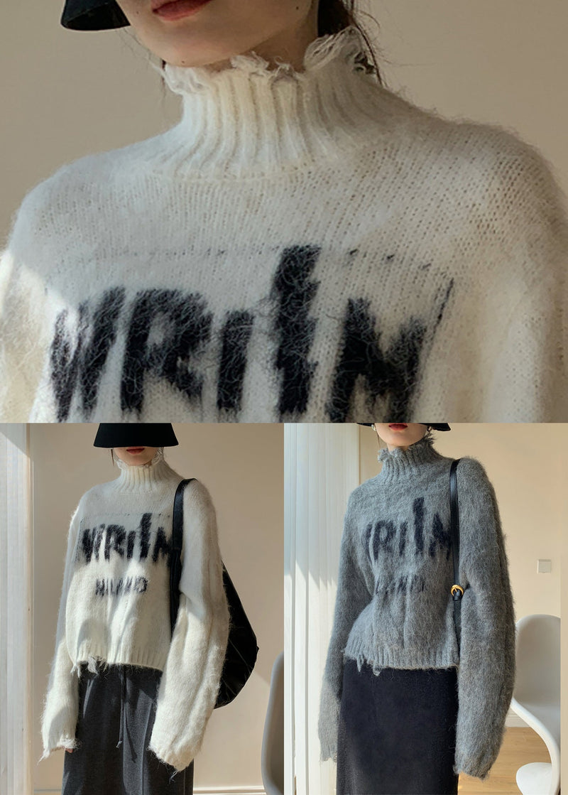 Effortlessly Elegant Sweater with a Timeless Design