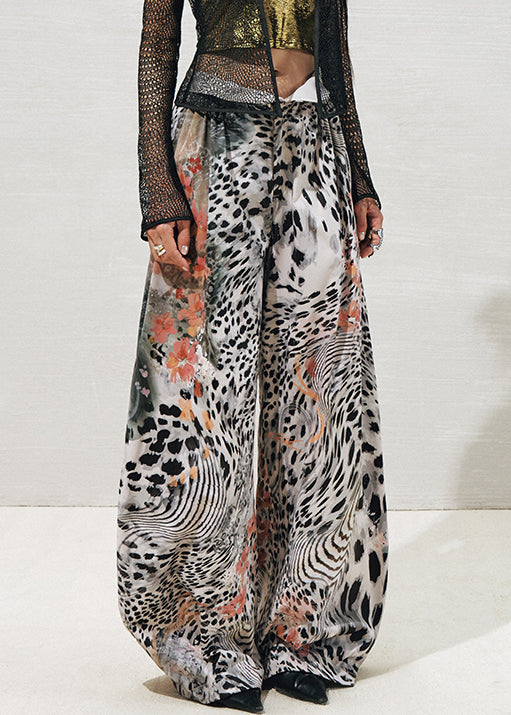 Effortlessly Elegant Pants with a Timeless Design