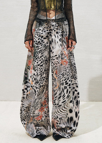 Effortlessly Elegant Pants with a Timeless Design