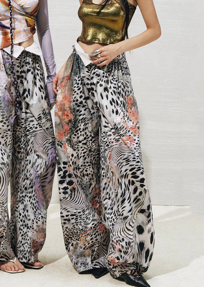 Effortlessly Elegant Pants with a Timeless Design