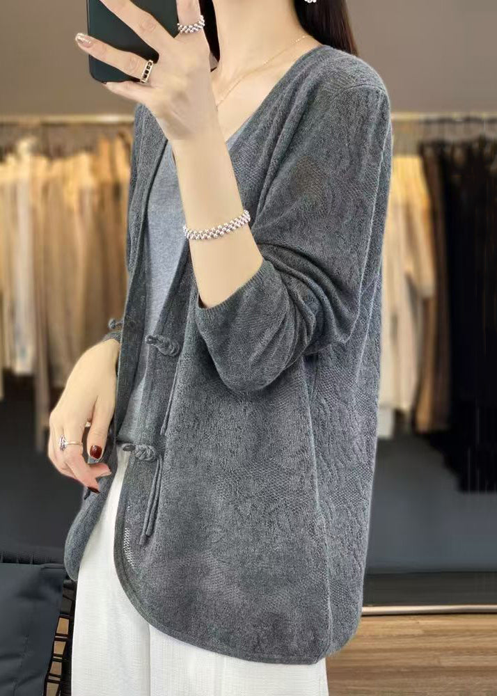 Well Tailored Cardigan with a Graceful Silhouette