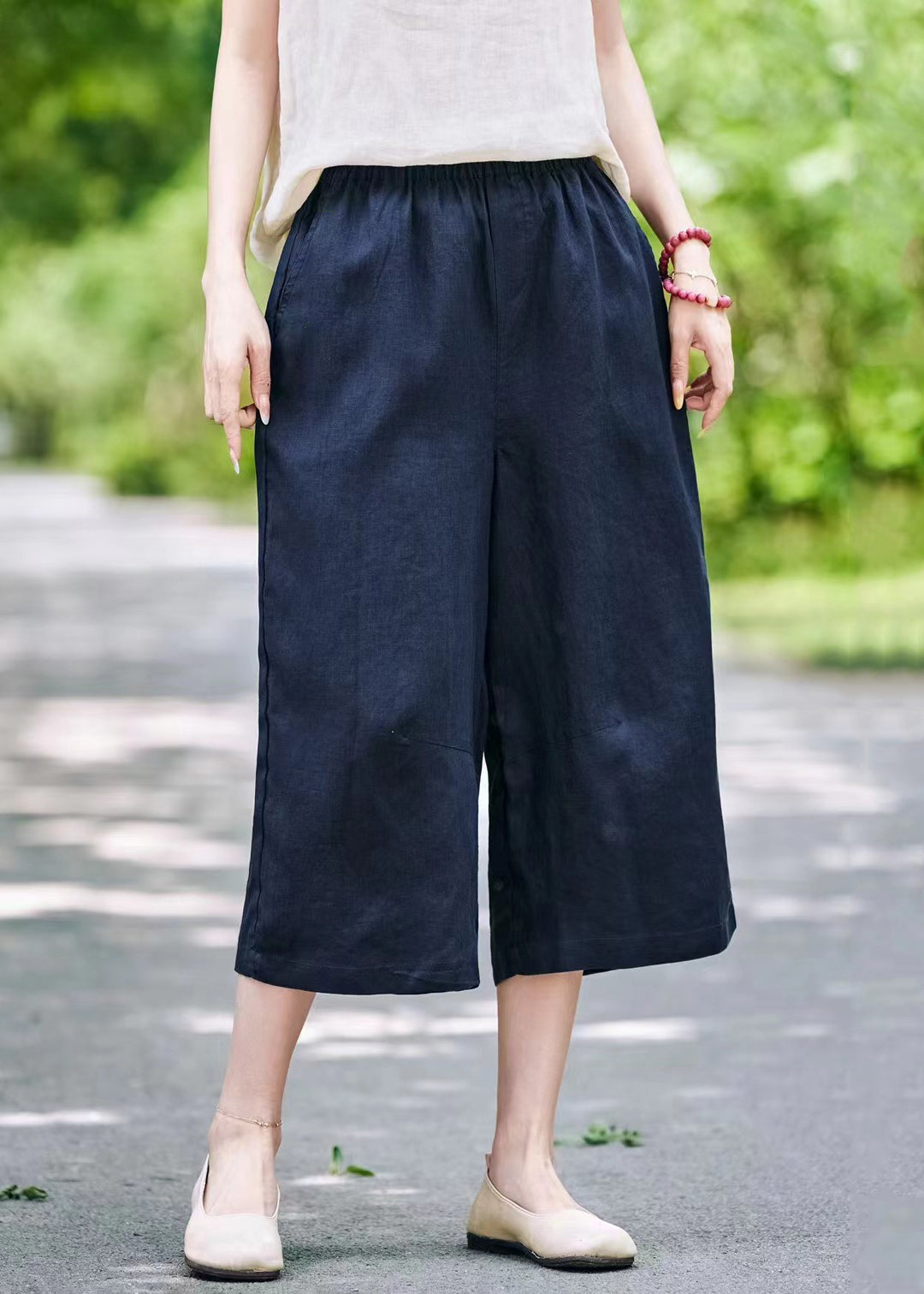 Well Tailored Pants with a Graceful Silhouette