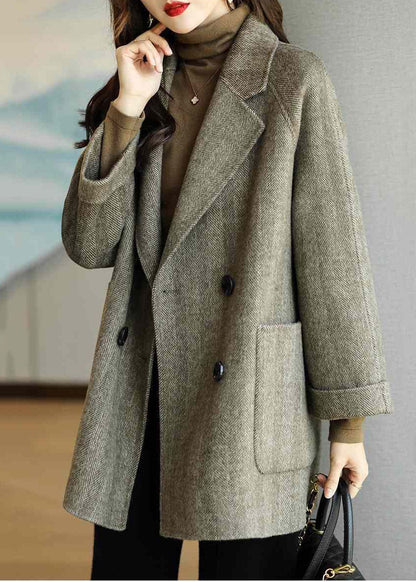 Well Tailored Coat with a Graceful Silhouette
