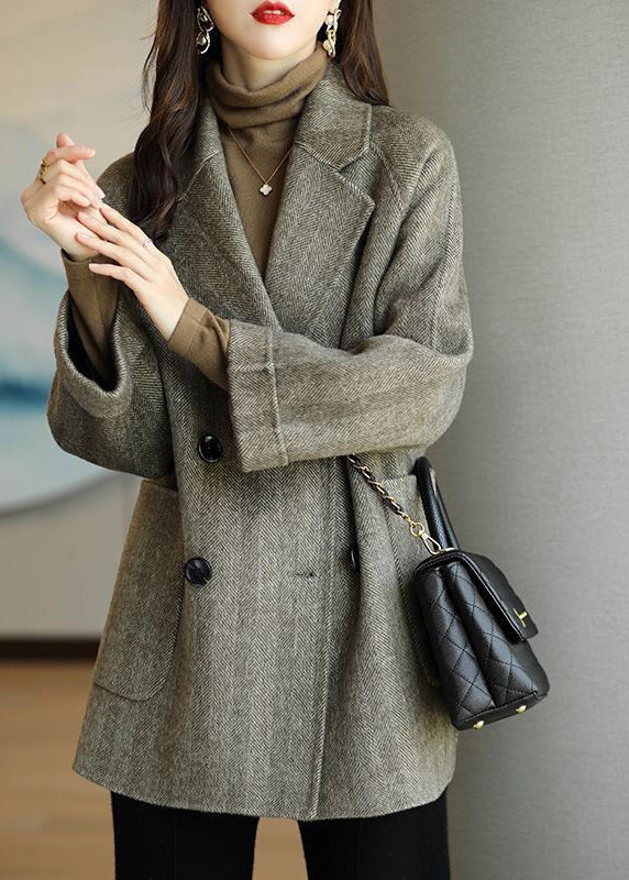 Well Tailored Coat with a Graceful Silhouette