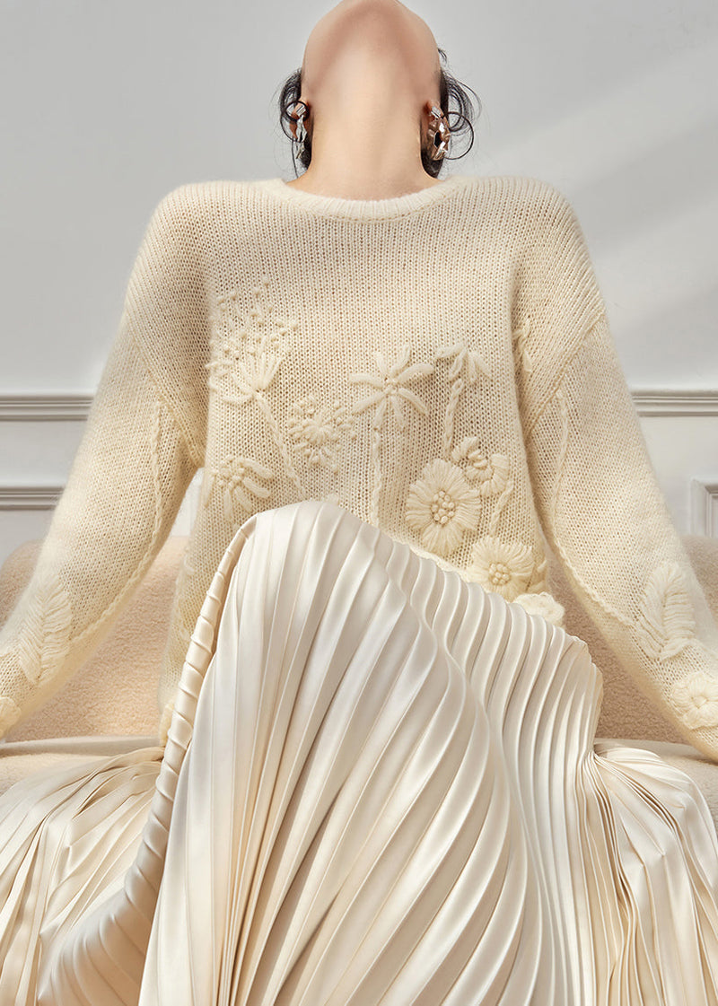 Well Tailored Sweater with a Graceful Silhouette