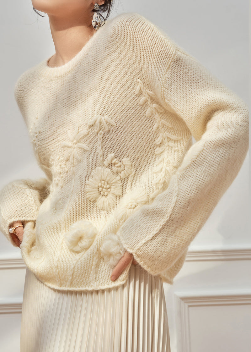 Well Tailored Sweater with a Graceful Silhouette