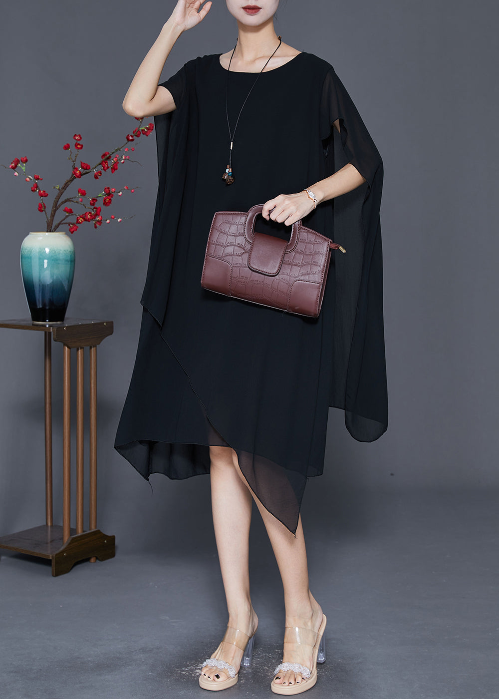 Beautifully Finished Dress in a Timeless Design