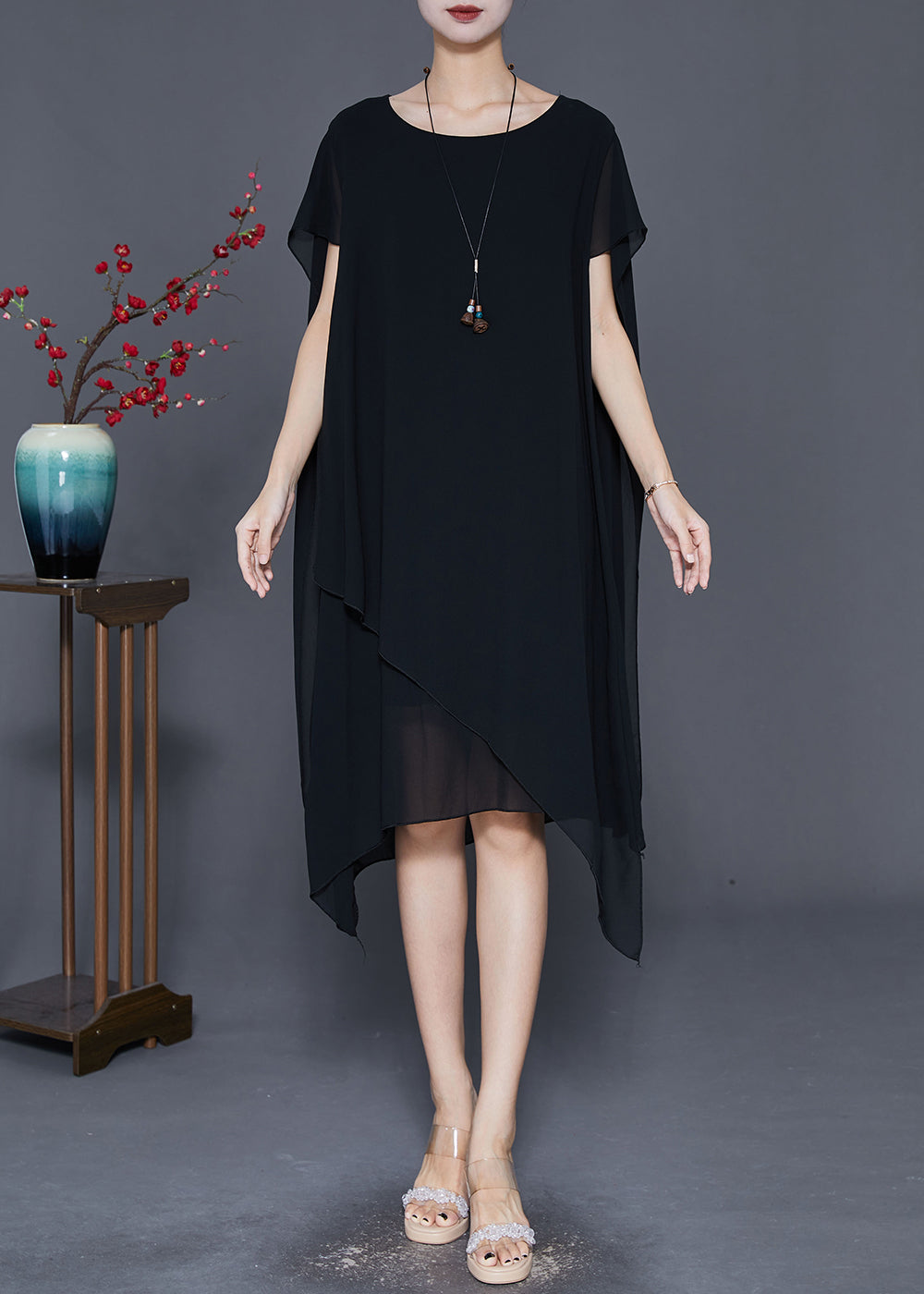 Beautifully Finished Dress in a Timeless Design