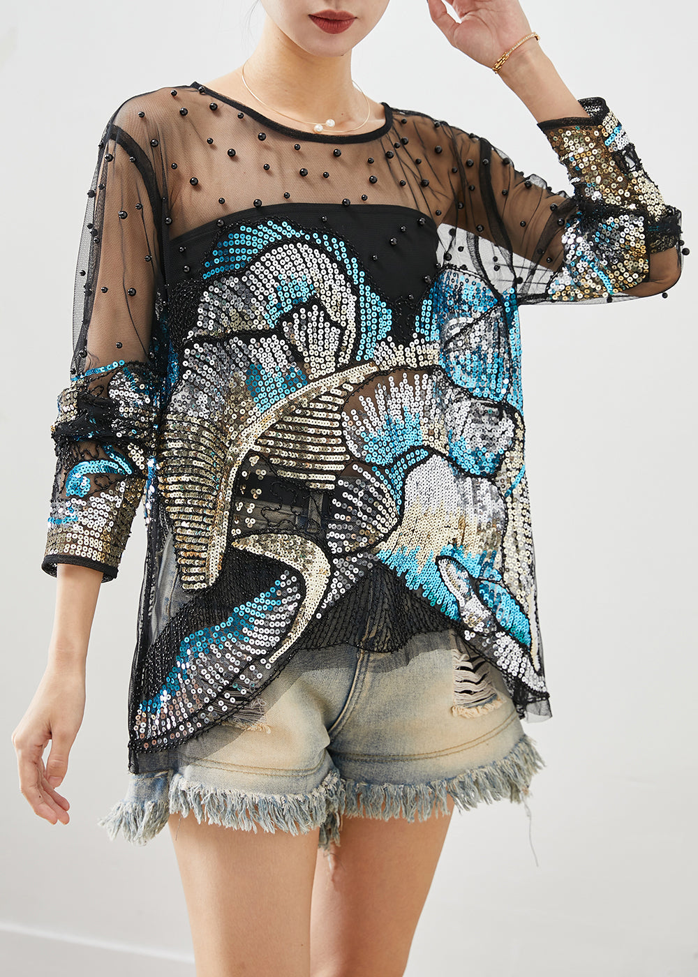 Well Tailored Blouse with a Graceful Silhouette