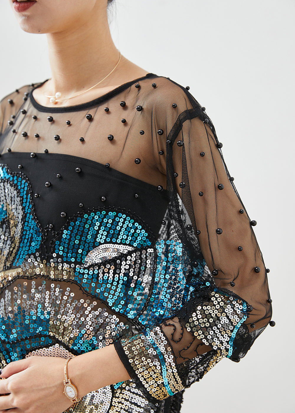 Well Tailored Blouse with a Graceful Silhouette