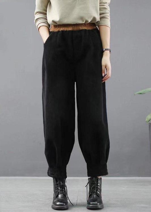 Effortlessly Elegant Pants with a Timeless Design