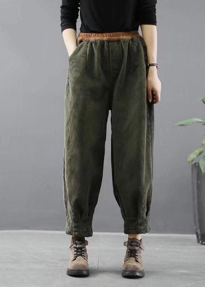Effortlessly Elegant Pants with a Timeless Design