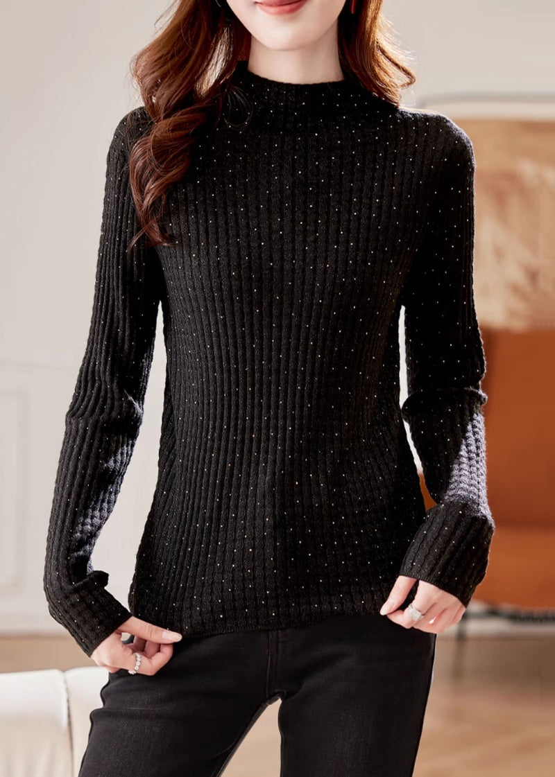 Well Tailored Sweater with a Graceful Silhouette