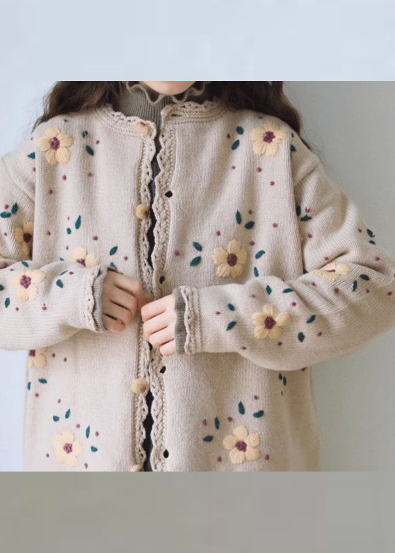 Gracefully Styled Coat for Any Occasion