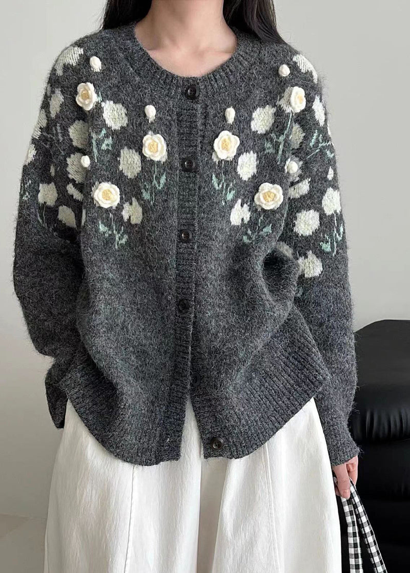 Well Tailored Coat with a Graceful Silhouette