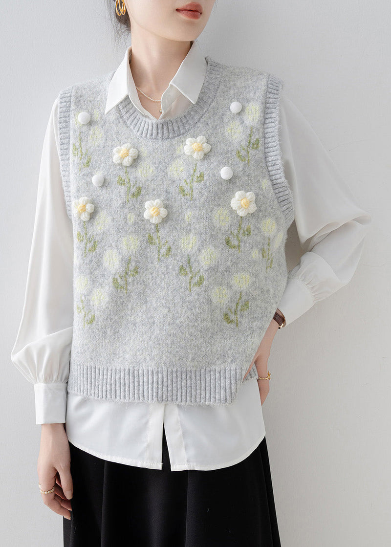 Effortlessly Elegant Garment with a Timeless Design
