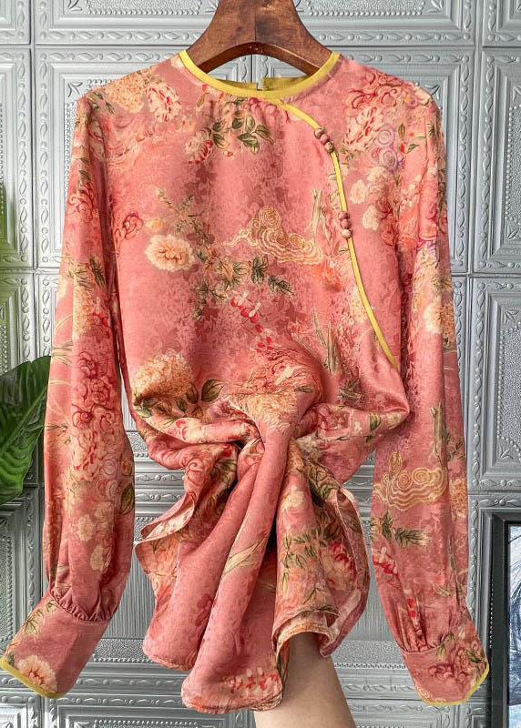Beautifully Crafted Blouse in a Classic Style