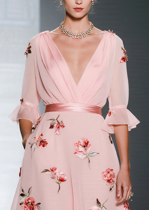 Well Tailored Dress with a Graceful Silhouette