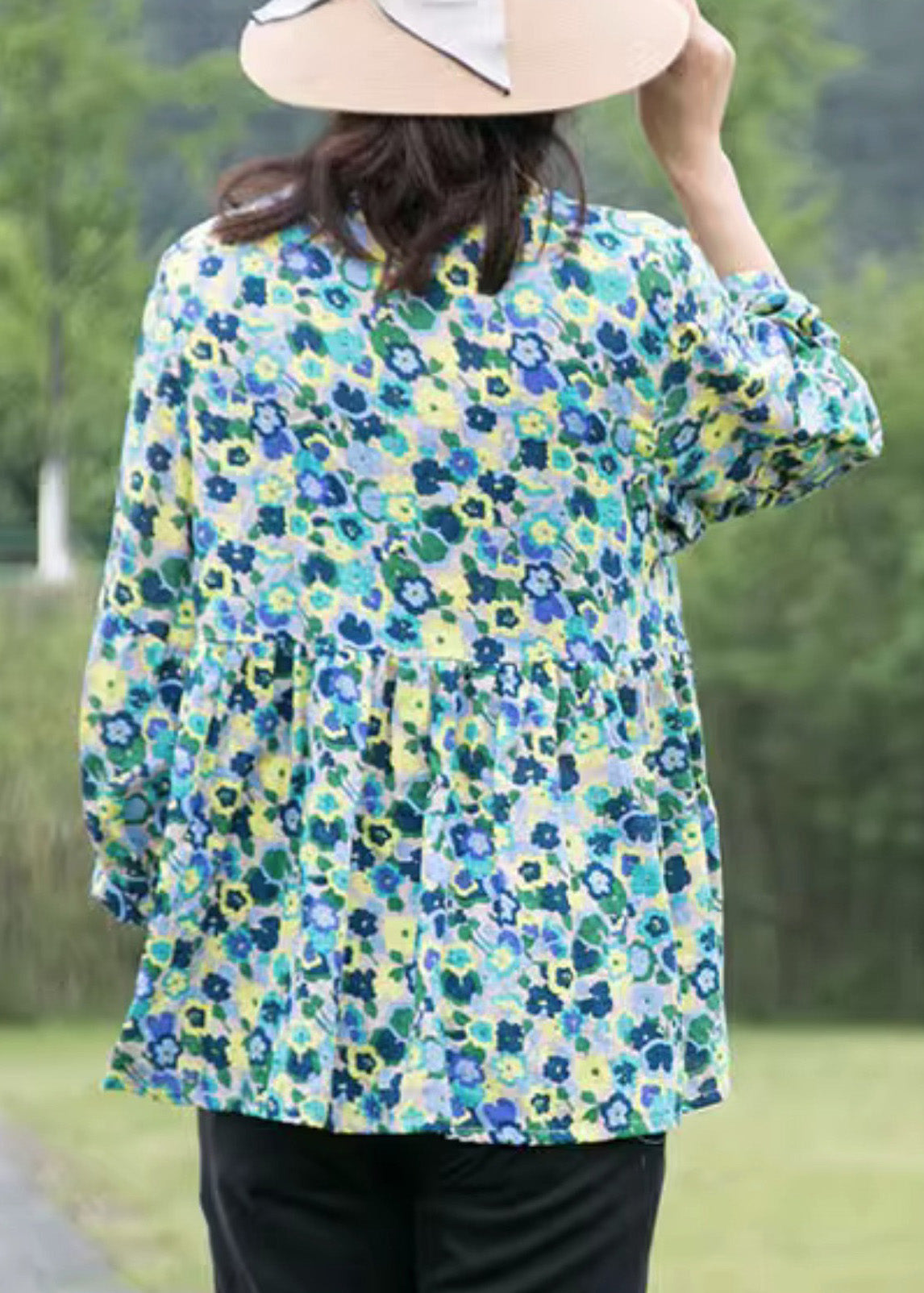 Well Tailored Top with a Graceful Silhouette
