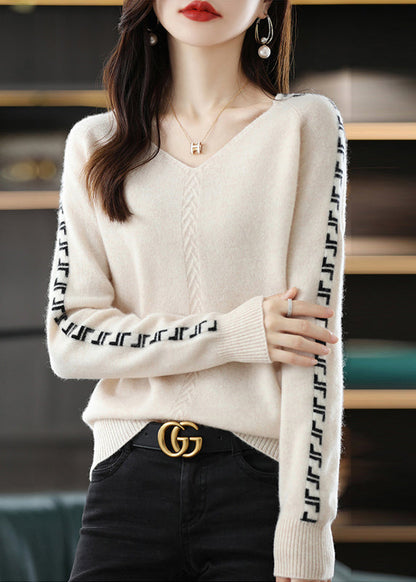 Effortlessly Elegant Sweater with a Timeless Design