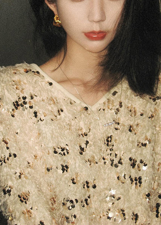 Classic Vintage Sweater with a Flattering Fit