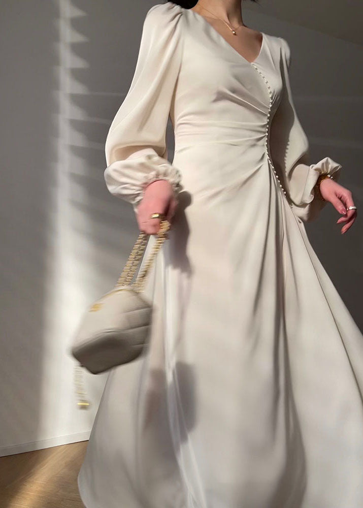 Well Tailored Dress with a Graceful Silhouette