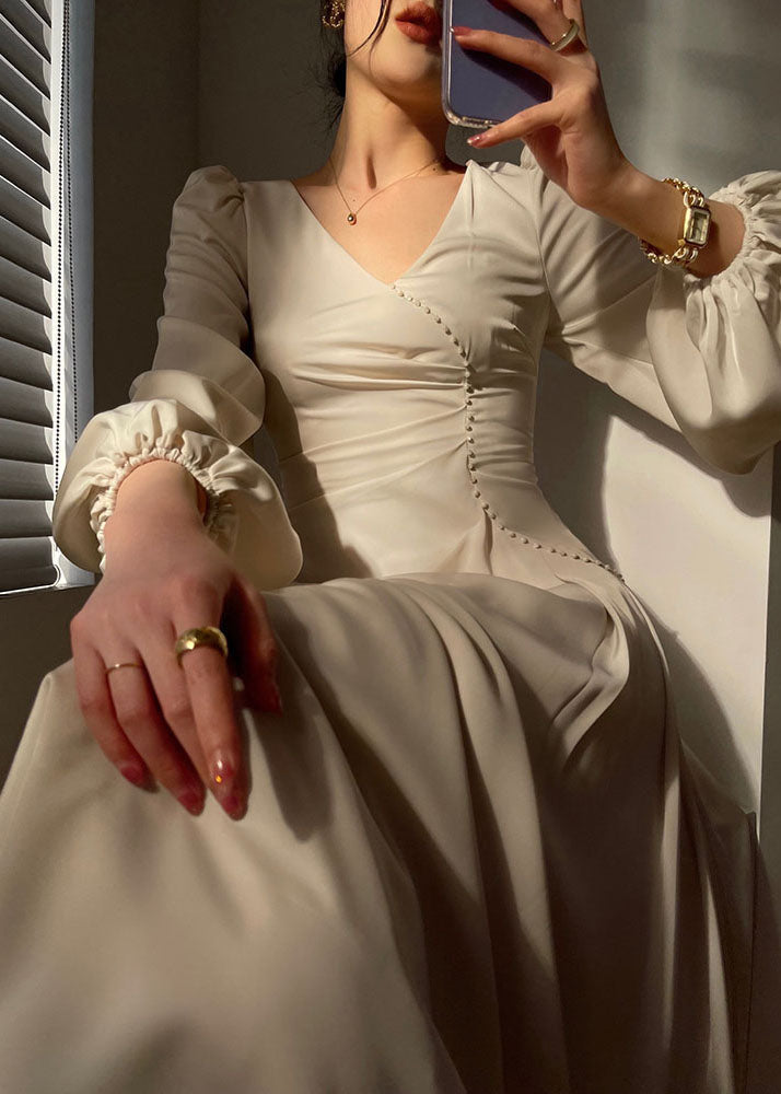 Well Tailored Dress with a Graceful Silhouette