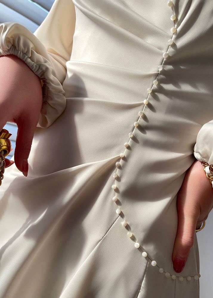 Well Tailored Dress with a Graceful Silhouette