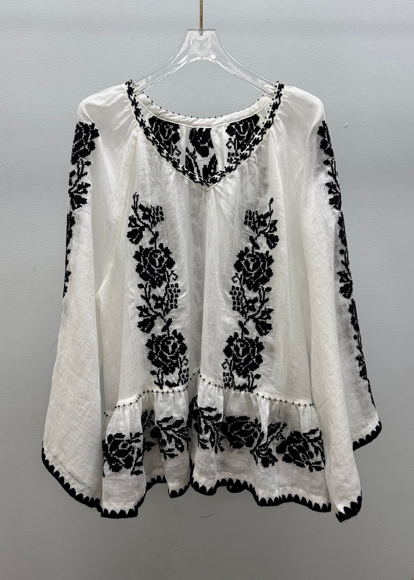 Well Tailored Blouse with a Graceful Silhouette